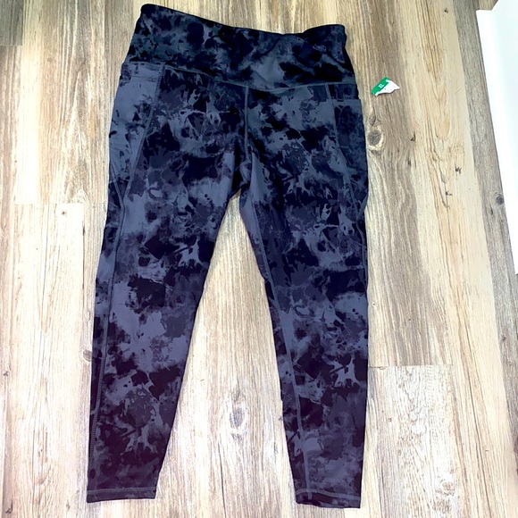 Danskin Pants - DANSKIN Camo Legging With Pocket
